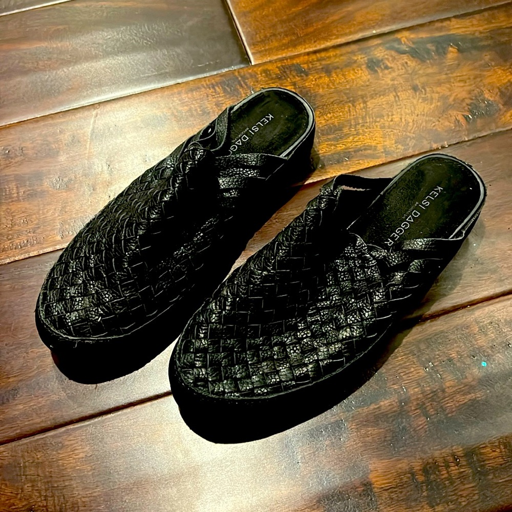 Kelsi Dagger Black Woven Slides